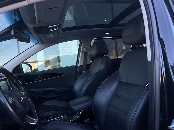 Kia Sorento 4 of 24