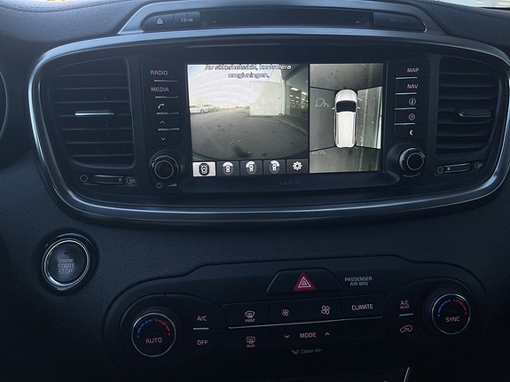 Kia Sorento 10 of 24