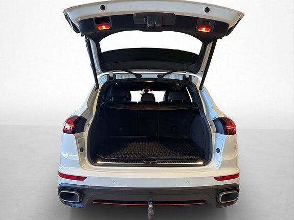 Porsche Cayenne S 8 of 30