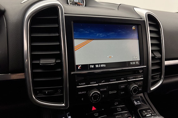 Porsche Cayenne S 18 of 30