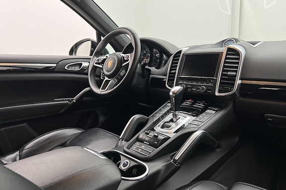 Porsche Cayenne S 15 of 30