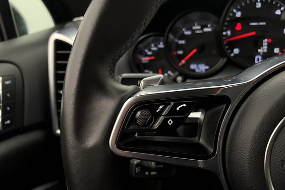 Porsche Cayenne S 25 of 30