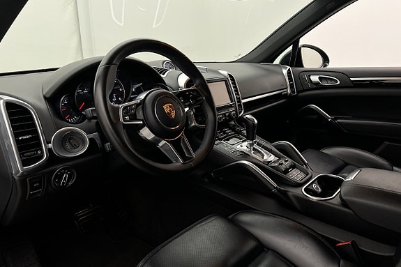 Porsche Cayenne S 12 of 30