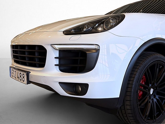 Porsche Cayenne S 10 of 30