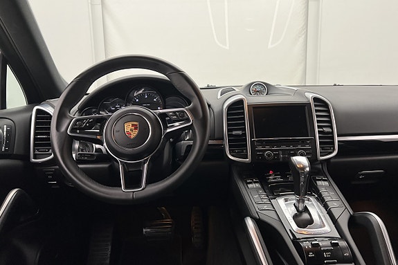 Porsche Cayenne S 13 of 30