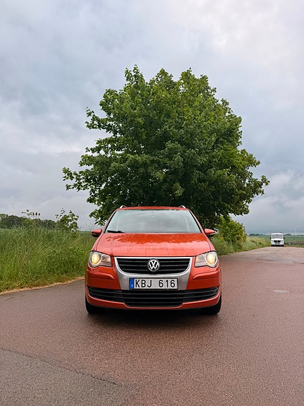 Volkswagen Touran 4 of 5
