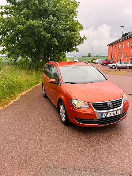 Volkswagen Touran 3 of 5