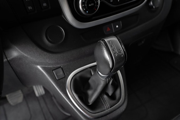 Renault Trafic 12 of 20