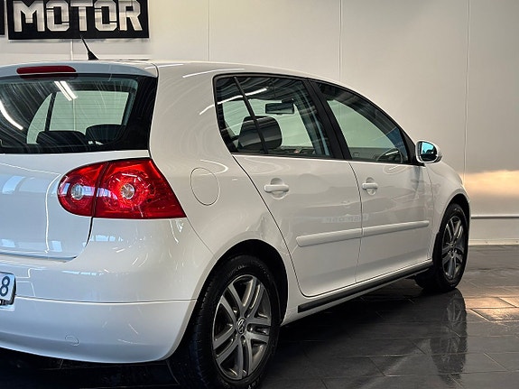 Volkswagen Golf V 9 of 25