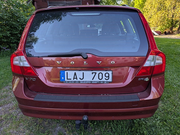 Volvo V70 3 of 8
