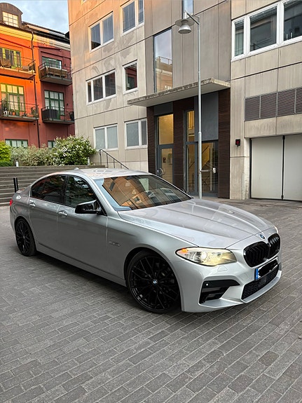 BMW 520d 2 of 5