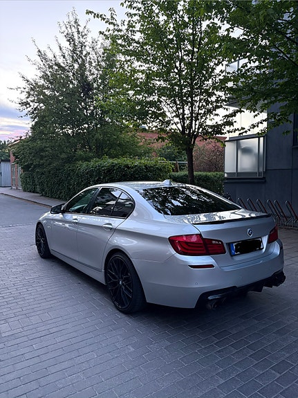 BMW 520d 3 of 5