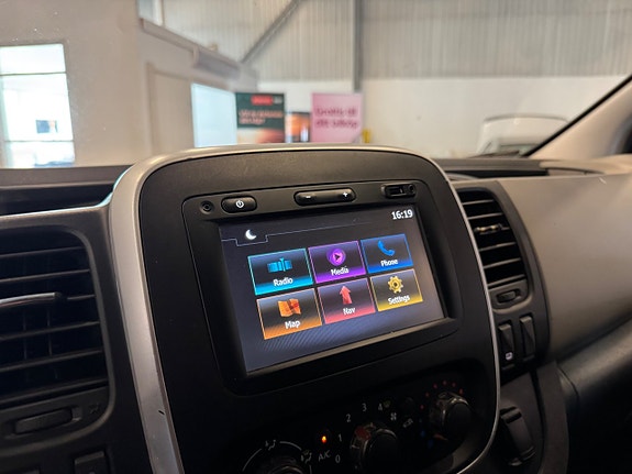 Renault Trafic 14 of 22