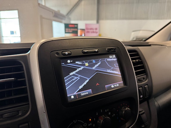Renault Trafic 13 of 22
