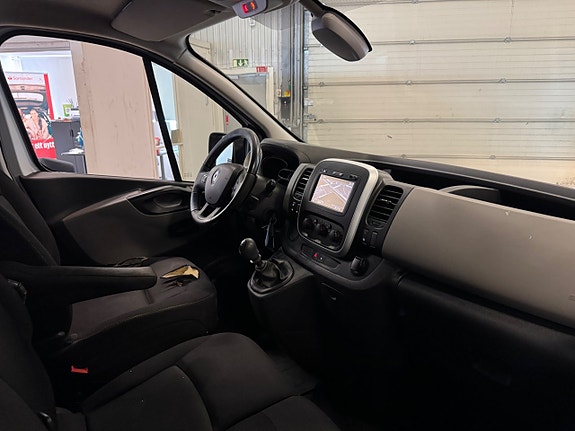 Renault Trafic 12 of 22