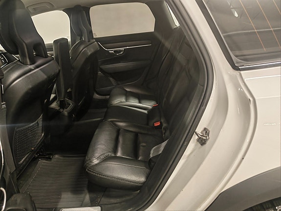 Volvo V90 Cross Country 6 of 8