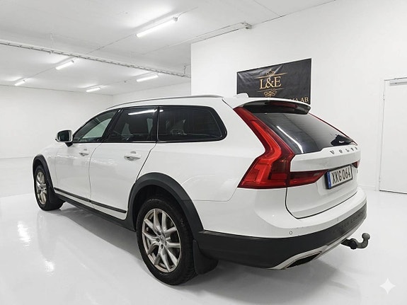 Volvo V90 Cross Country 3 of 5