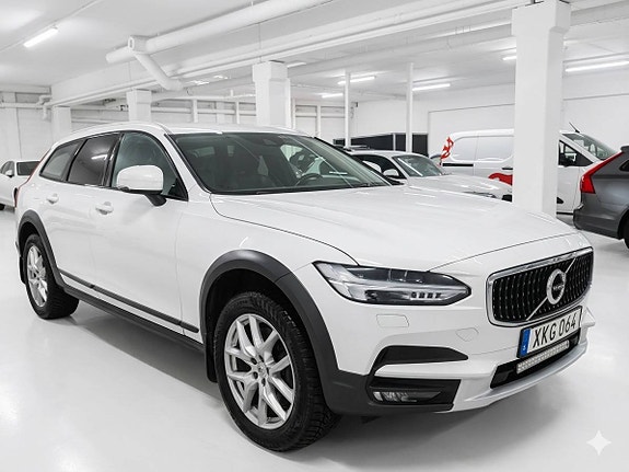 Volvo V90 Cross Country 2 of 5