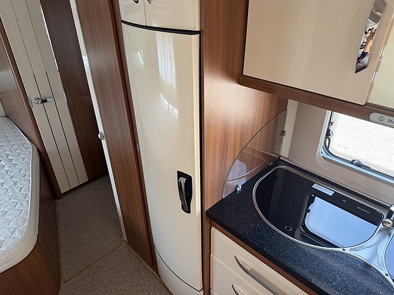 Hobby Premium 650 UKFe Barnkammare Alde Förtält Aircondition 5 of 19