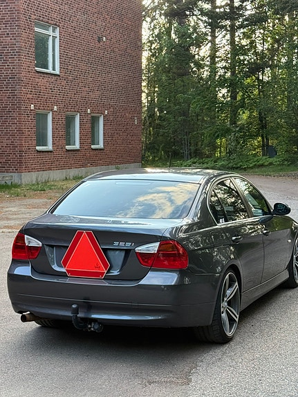BMW 325i 5 of 10