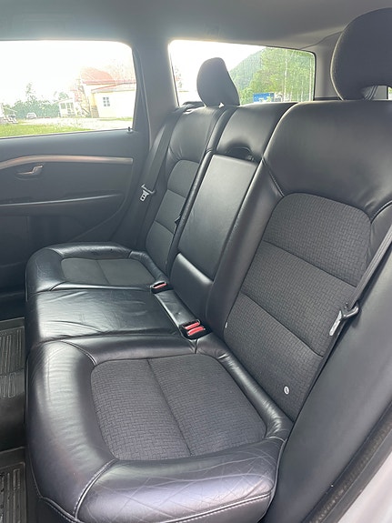 Volvo V70 10 of 13