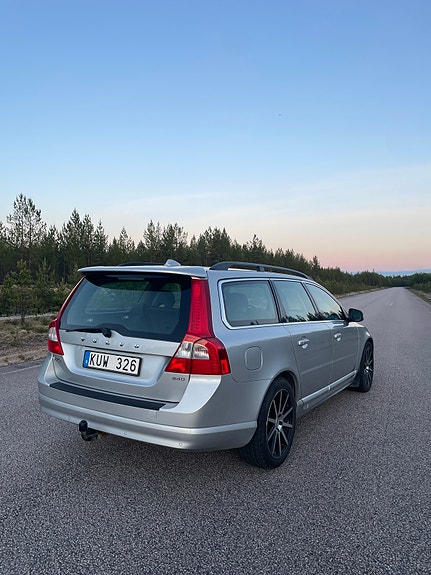 Volvo V70 3 of 13