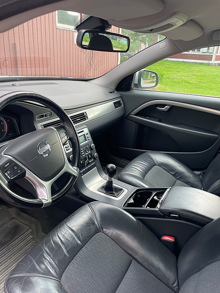 Volvo V70 11 of 13