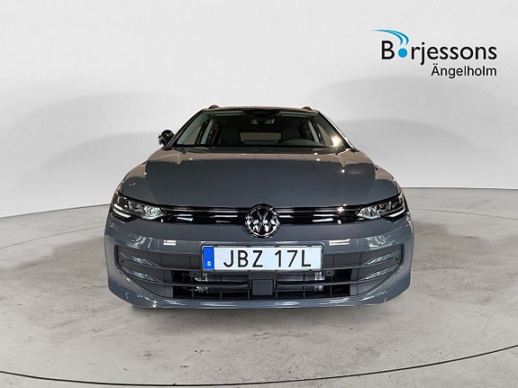 Volkswagen Golf VIII 5 of 8