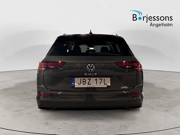 Volkswagen Golf VIII 4 of 8