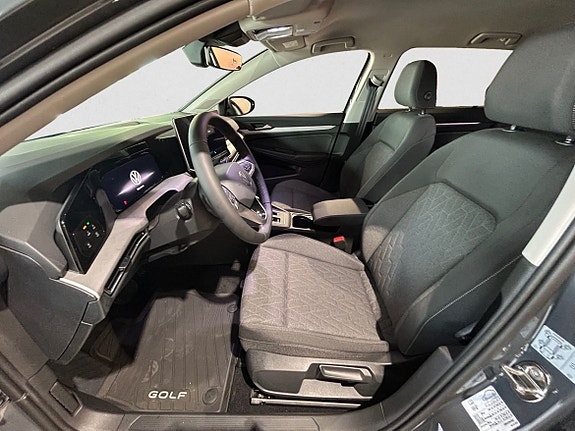 Volkswagen Golf VIII 7 of 8
