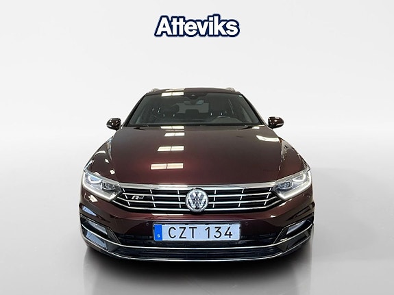 Volkswagen Passat 2 of 17