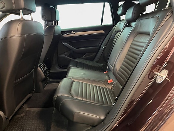Volkswagen Passat 10 of 17