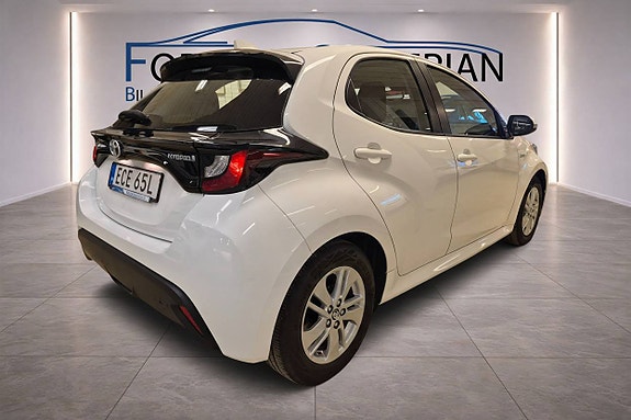 Toyota Yaris 4 of 12