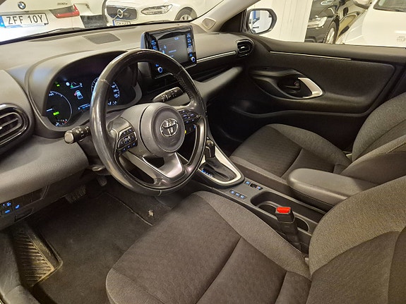 Toyota Yaris 7 of 12