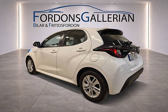 Toyota Yaris 6 of 12