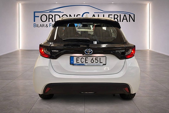 Toyota Yaris 5 of 12