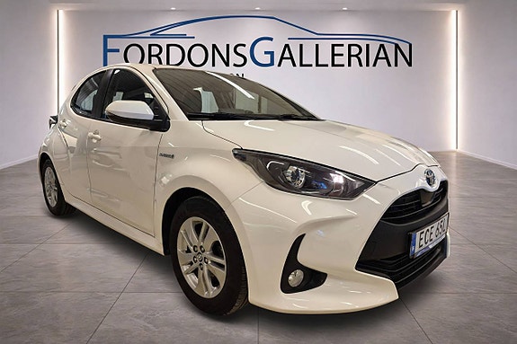 Toyota Yaris 3 of 12