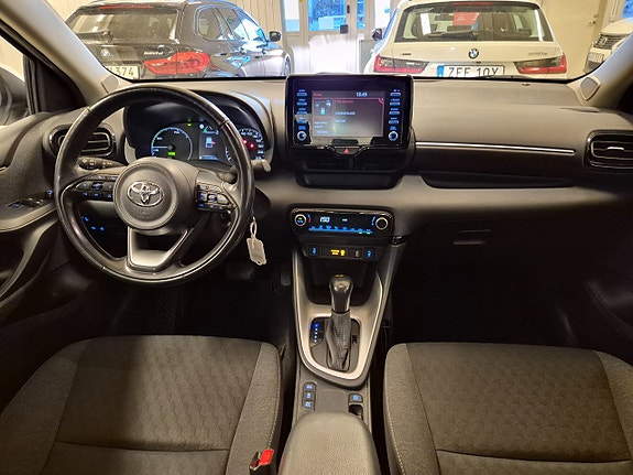 Toyota Yaris 8 of 12