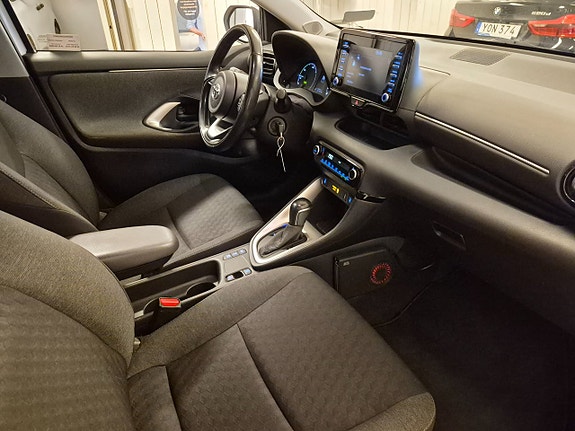 Toyota Yaris 10 of 12