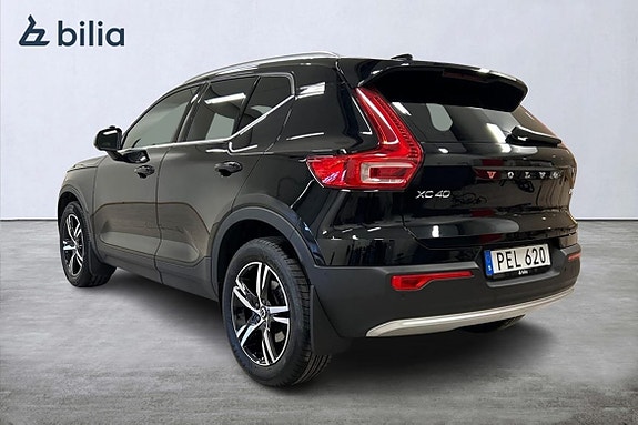 Volvo XC40 2 of 5