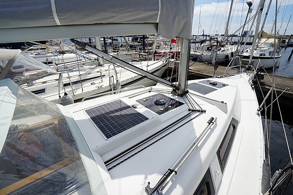 Hanse 325
