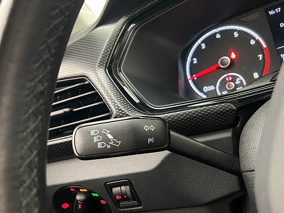 Volkswagen T-Cross 16 of 28