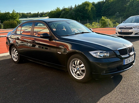 BMW 318i 2 of 5