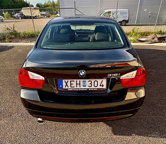 BMW 318i 5 of 5