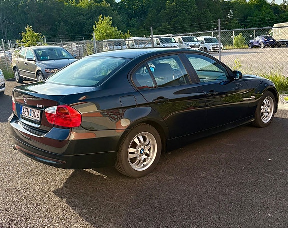 BMW 318i 3 of 5