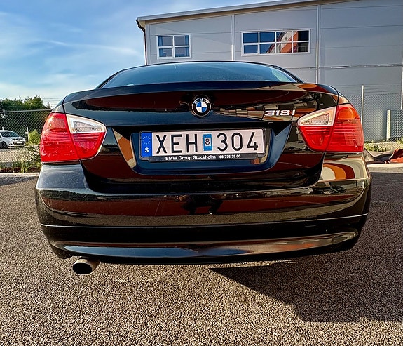 BMW 318i 4 of 5