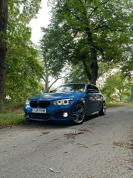 BMW 118i 2 of 5