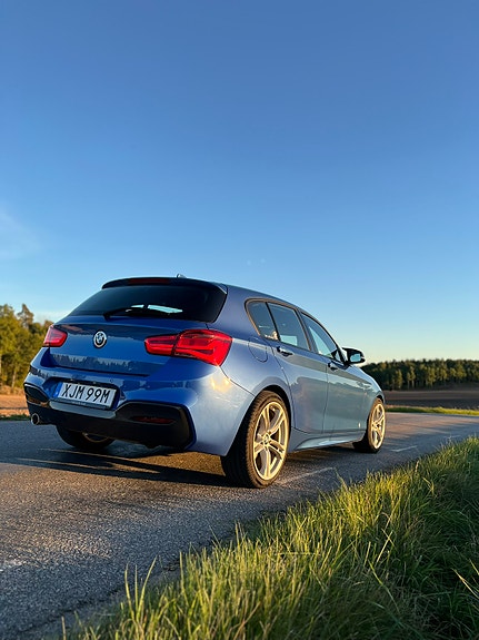BMW 118i 3 of 5