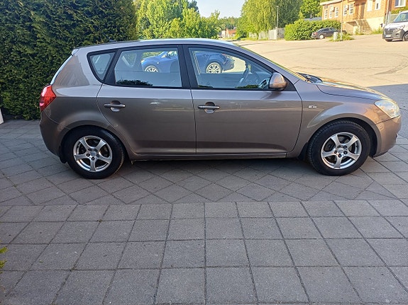 Kia Ceed 8 of 21