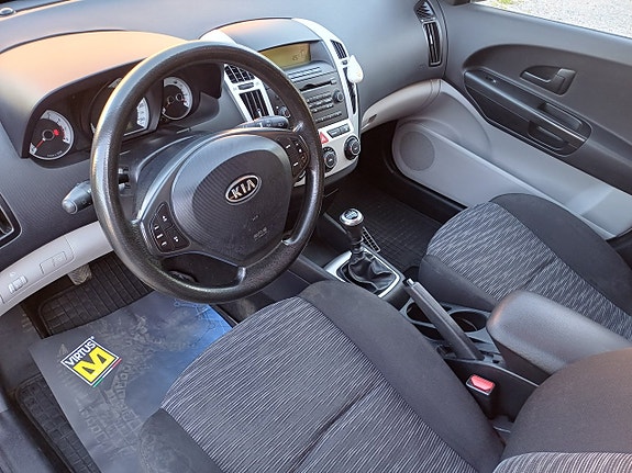 Kia Ceed 17 of 21